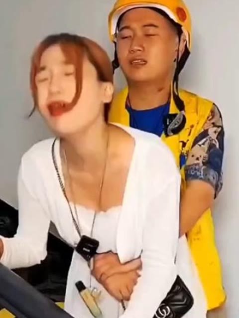 富婆的专属外卖员 第23集